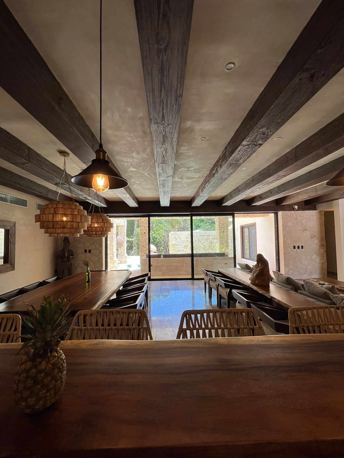 Sala principal de Villa Aaktun, villa de lujo en Tulum